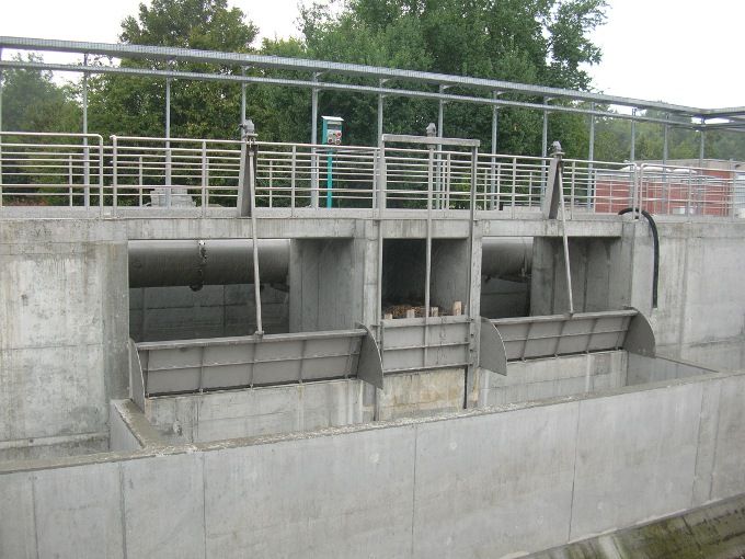 Überfallwehr